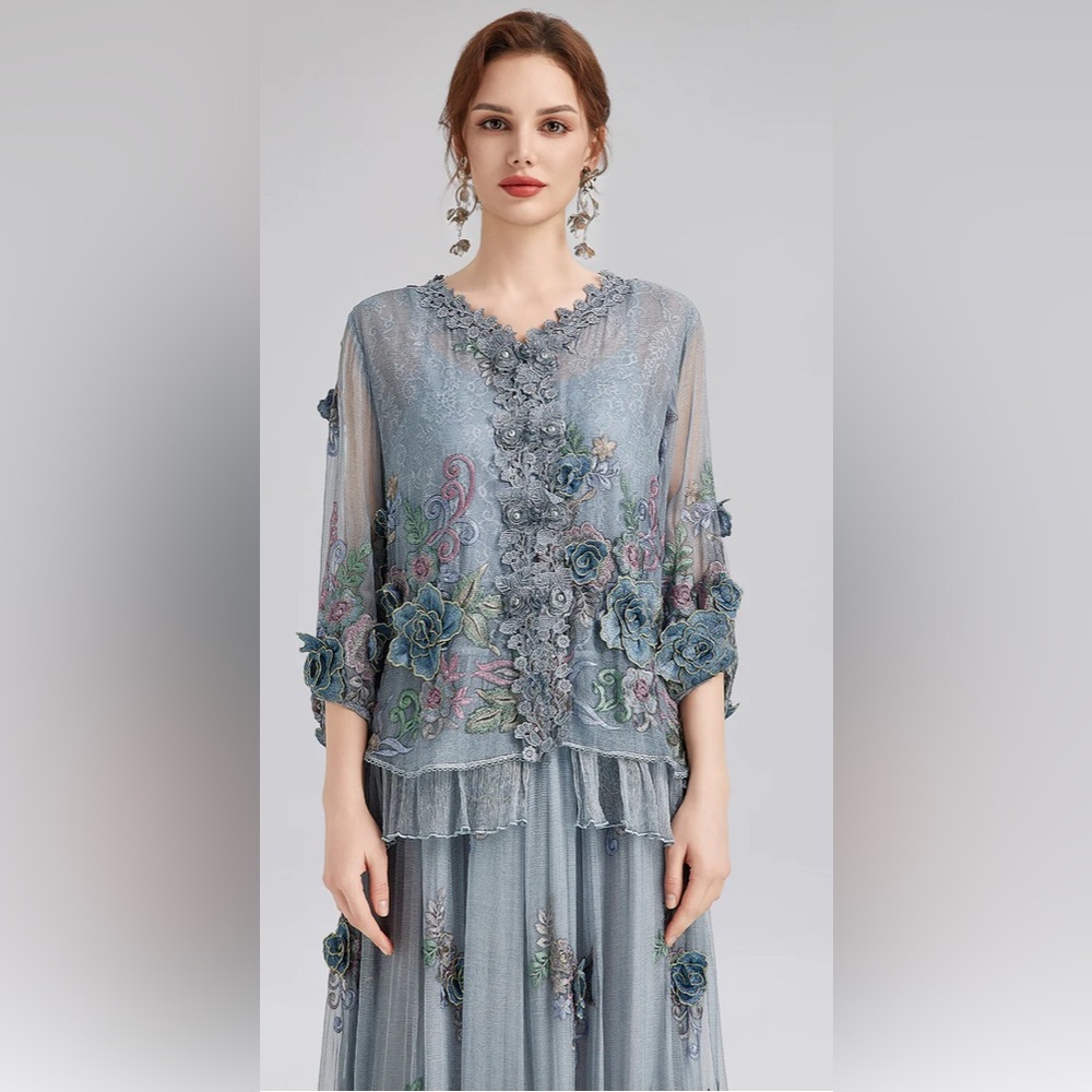 Rich Radi Q’s New York 3D Floral Silk Bluish Gray Top Handcrafted Couture - Picture 5 of 8
